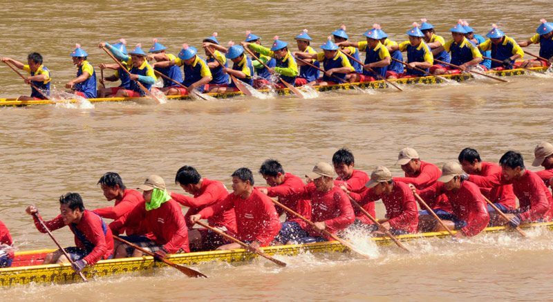 On the day of the end of the Buddhist lent, the boat final race.