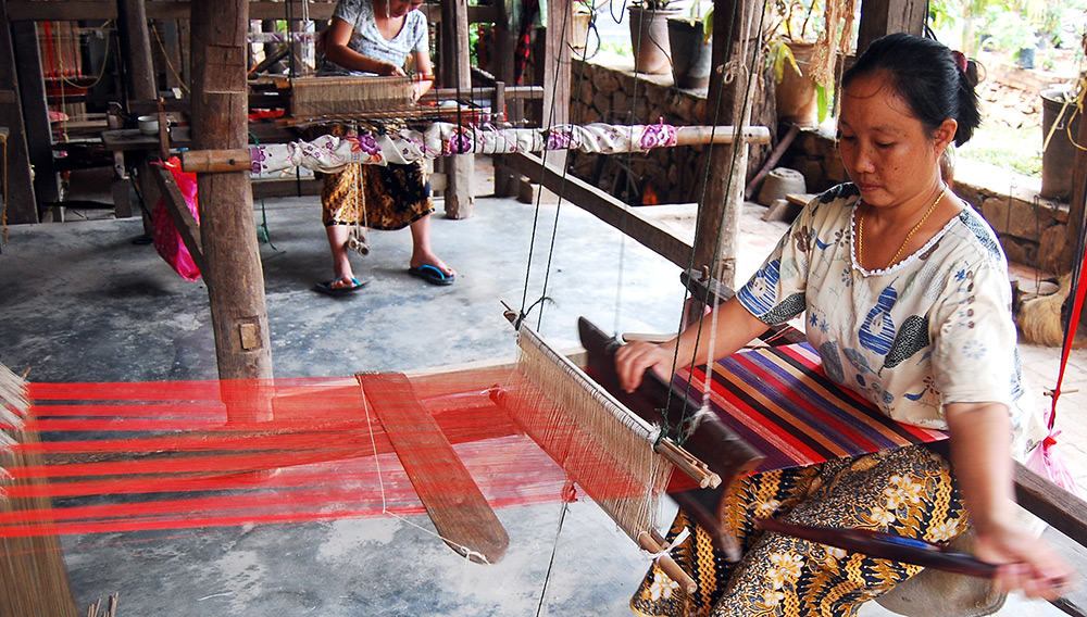 Traditional weaving in Ban Xang Khong and Ban Phanom