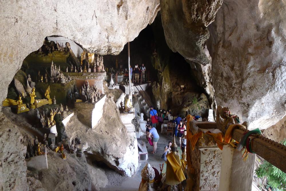 Des milliers de représentations de Buddha aux grottes de Pak Ou