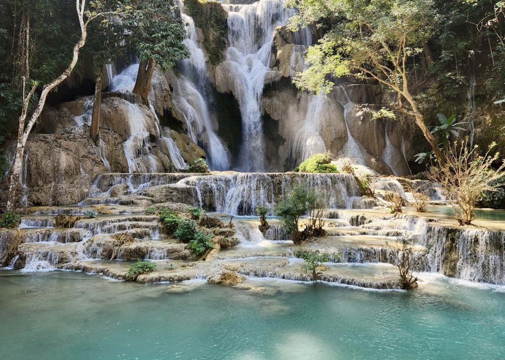 Les chutes de Kuang Si en hiver, et son eau turquoise