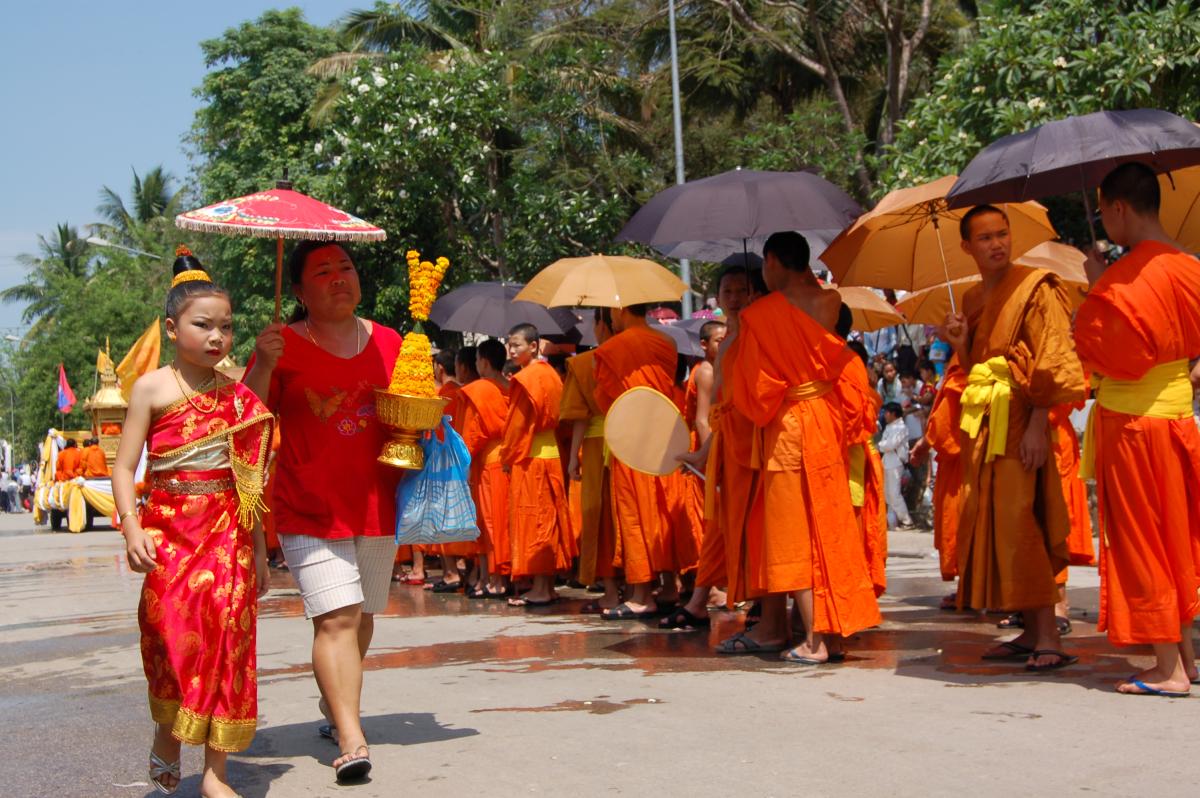 Défilé durant le Pimay Lao, le nouvel an, à Luang Prabang