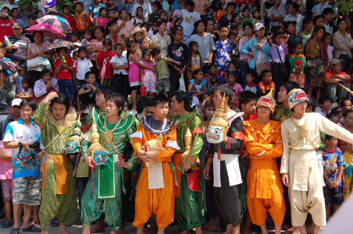 La foule pour assister au défilé durant le nouvel an Lao, ici à Luang Prabang