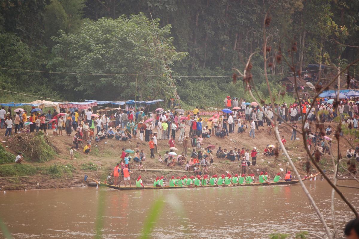 Finale des courses de pirogues pour la province de Luang Prabang