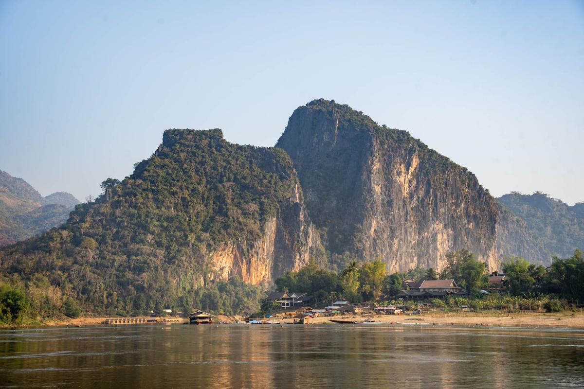 Environnement karstique autour des grottes de Pak Ou