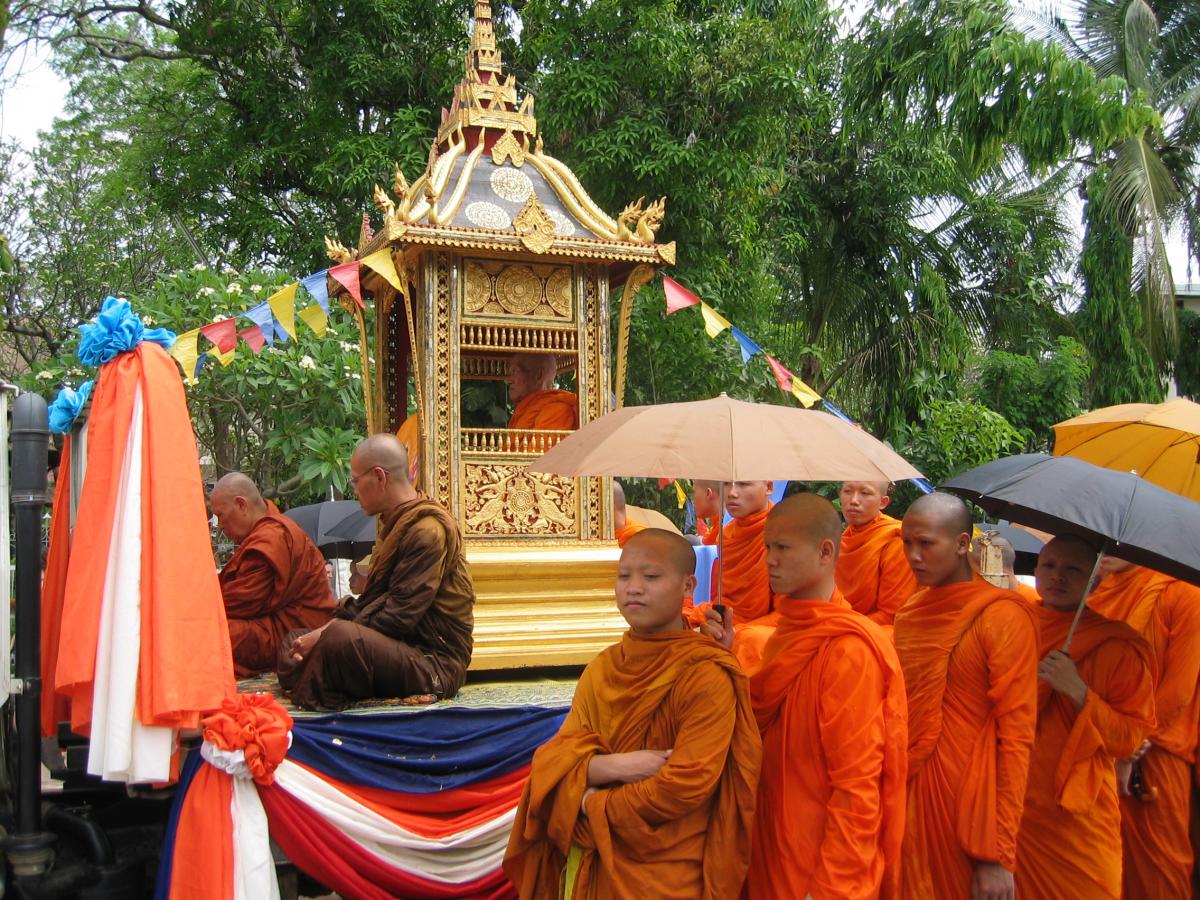 Le bonze principal de Luang Prabang durant la procession de Pimay