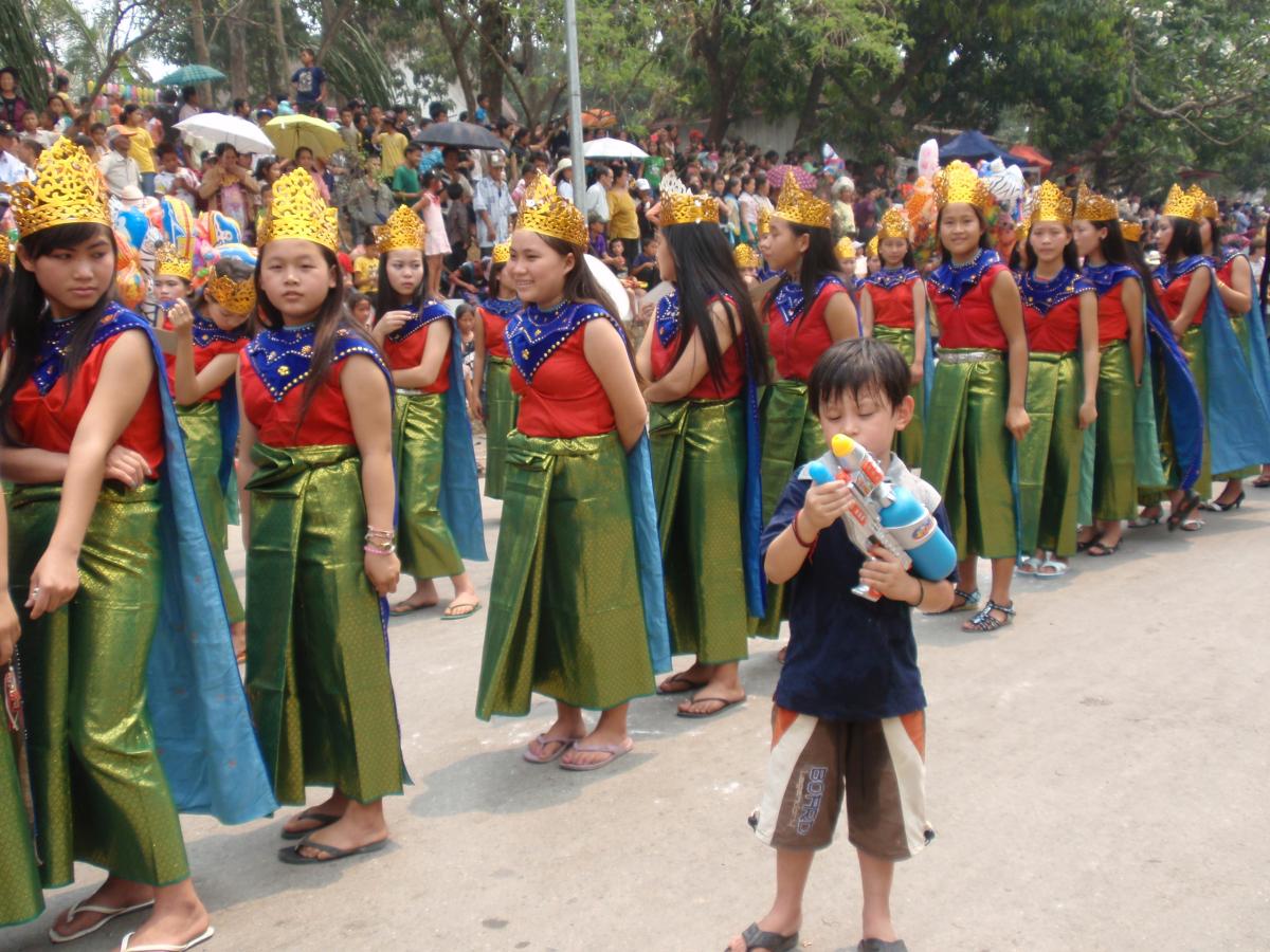 Cortège durant le Pimay Lao - ici l'éthnie Kamu