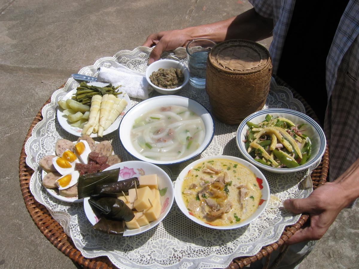 7 Lao traditional dishes to give to the monks