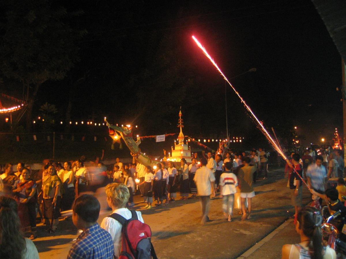 Durant la parade du festival des Lumières à Luang Prabang