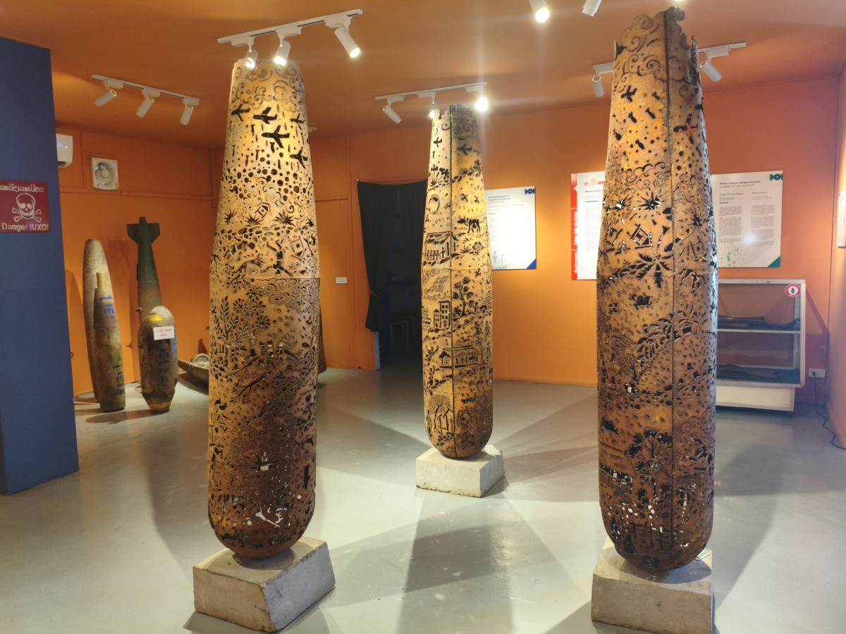 Bombes transformées en objets d'art