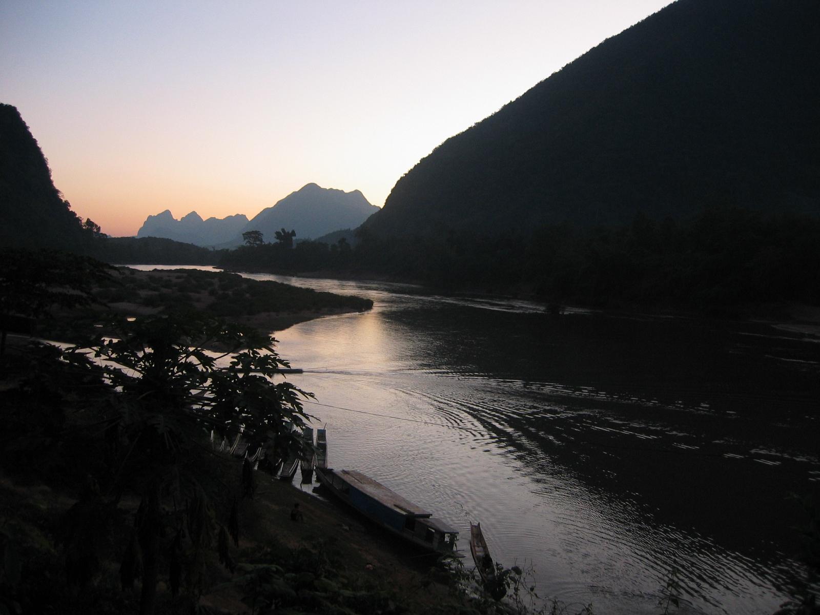 Muang Ngoi durant le coucher de soleil