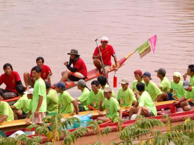 Course de pirogues sur la Nam Khan - Luang Prabang Course de pirogues sur la Nam Khan - Luang Prabang