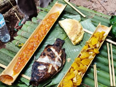 Picnic lunch during a trek around Luang Namtha