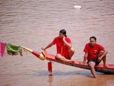 Course de pirogues sur la Nam Khan - Luang Prabang Course de pirogues sur la Nam Khan - Luang Prabang