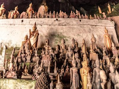 Milliers de représentations de Bouddha à Pak Ou Milliers de représentations de Bouddha à Pak Ou