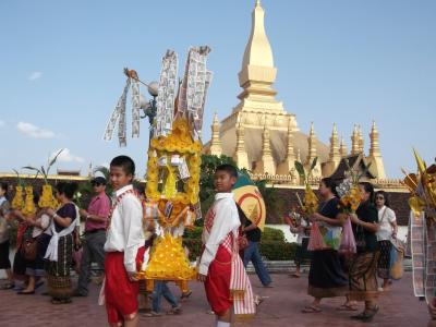 La procession de Phasat Pheung (château de cire) La procession de Phasat Pheung (château de cire)