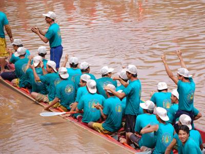 Course de pirogues sur la Nam Khan - Luang Prabang Course de pirogues sur la Nam Khan - Luang Prabang