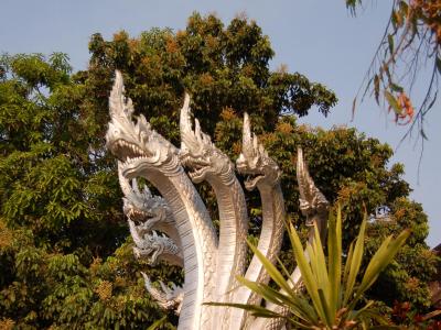 Les 7 nagas à l'entrée du temple Ho Xieng