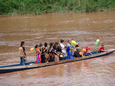 Course de pirogues sur la Nam Khan - Luang Prabang Course de pirogues sur la Nam Khan - Luang Prabang