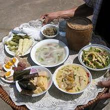 7 Lao traditional dishes to give to the monks
