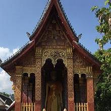 Big statue of Buddha in a separate builing of Vat Sene Temple