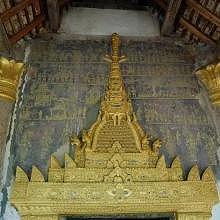 Wat Si Boun Heuang in Luang Prabang - entry of the vihan