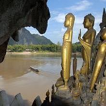 Pak Ou caves, thousands of Buddha representations